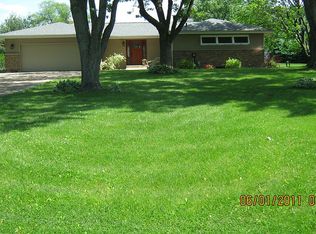 8N191 Heatherfield Dr, Elgin, IL 60124