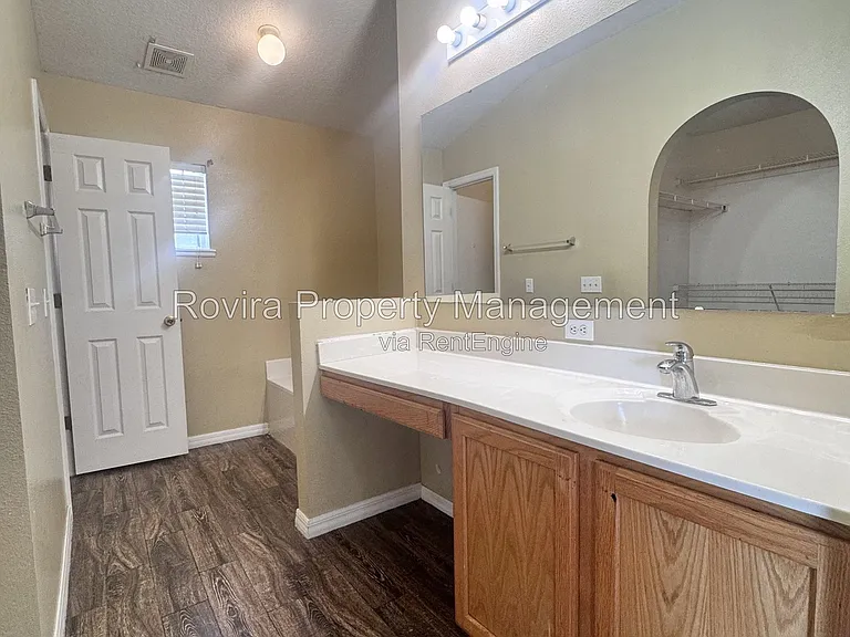 5536 Sycamore Canyon Dr — Photo 14