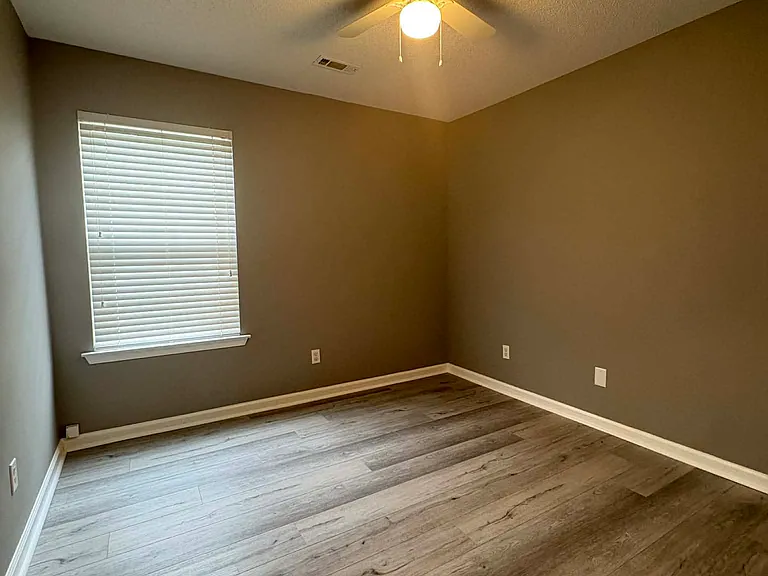 4902 Larkspur Ln — Photo 7