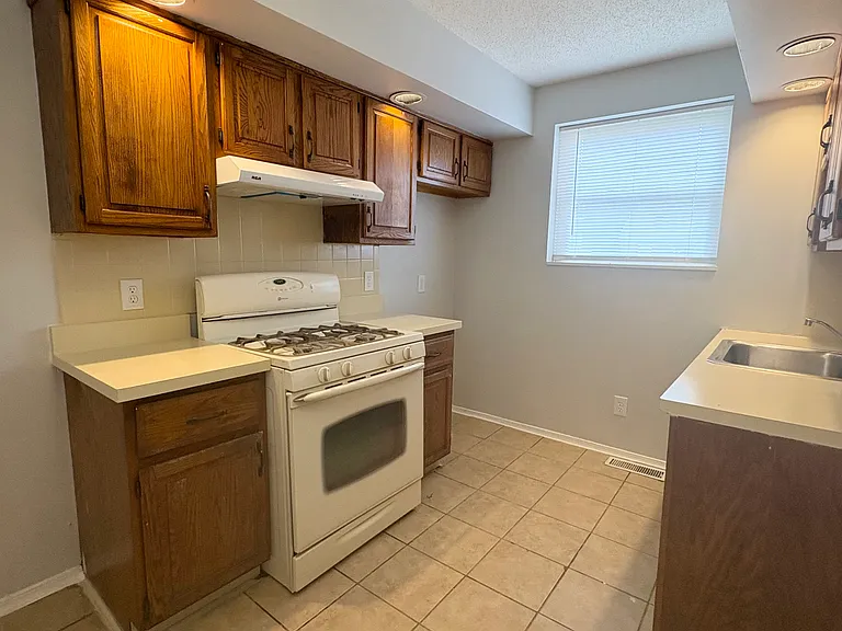 3637 Alberta St — Photo 23