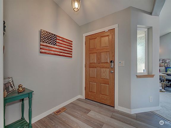 4th image of 1374 Lena Pl NE