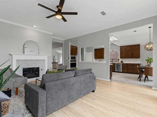 4303 Vine Ridge Ct, Arlington, TX 76017