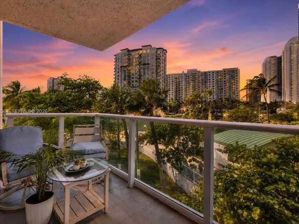 100 Bayview Dr APT 205, Sunny Isles Beach, FL 33160