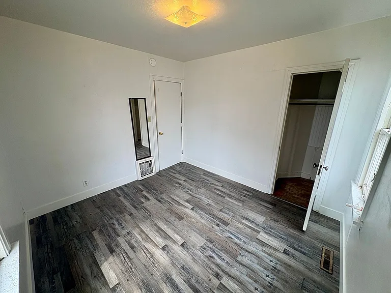 107 & 1/2 Terry Ave — Photo 6