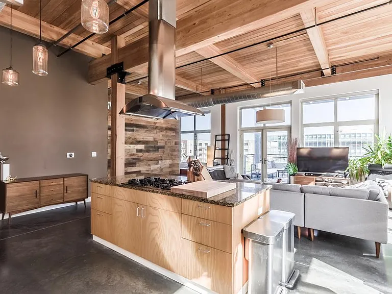 210 W 5th St #201 — Photo 3