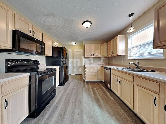3rd image of 241 Lakeview Dr