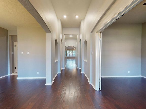 4th image of 220 Nandina Ct