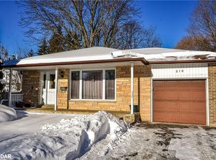 210 Grove St E, Barrie, ON L4M2P9
