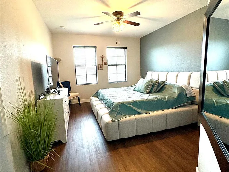 167 Gramercy Square Dr — Photo 4