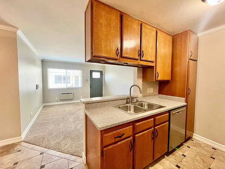 3735 & 3745 Pershing Ave — Photo 6