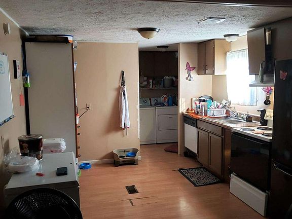 3rd image of 321 SW Diamond Ct