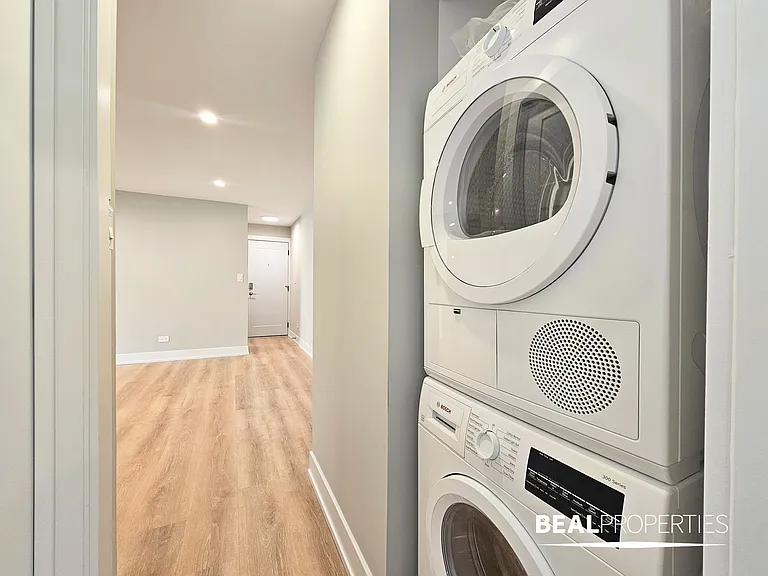 452 W Oakdale — Photo 57