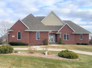 41 Lakeside Dr, Kearney, NE 68845