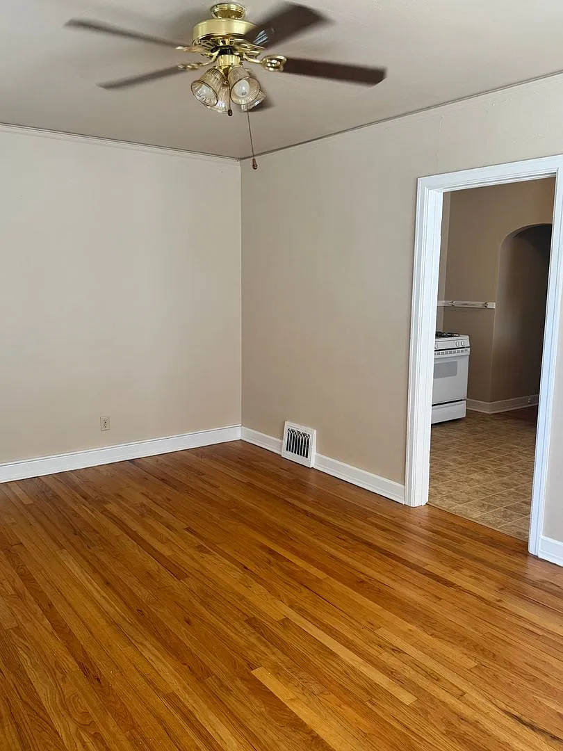 1504 East 19th Street — Photo 3