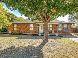 513 White Oak Ln, Burleson, TX 76028