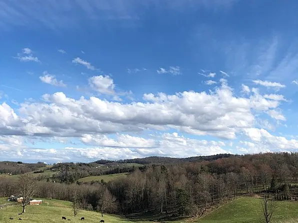 512 Arrowhead Rd, Fancy Gap, VA 24328