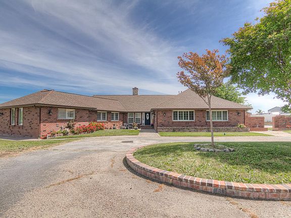 3rd image of 34672 Bernard Rd
