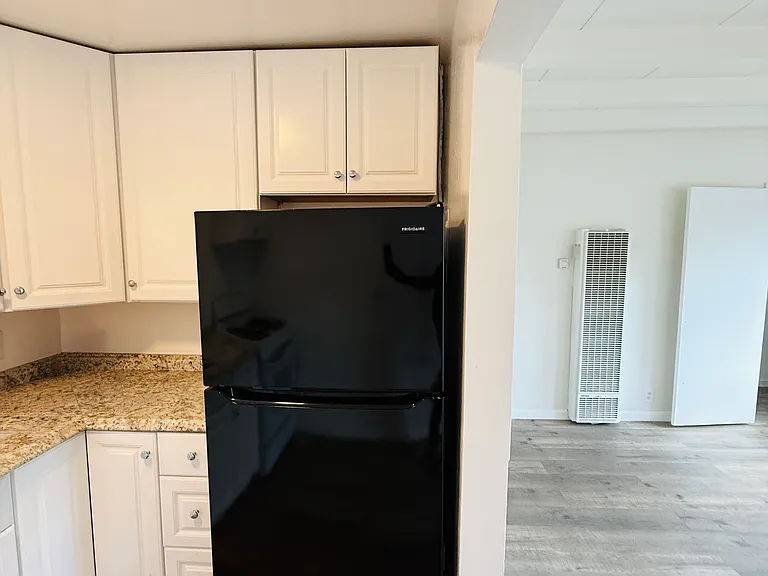 728 E Walnut St #7 — Photo 7