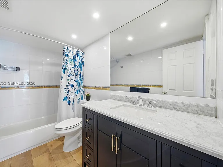 5401 Collins Ave #102 — Photo 16