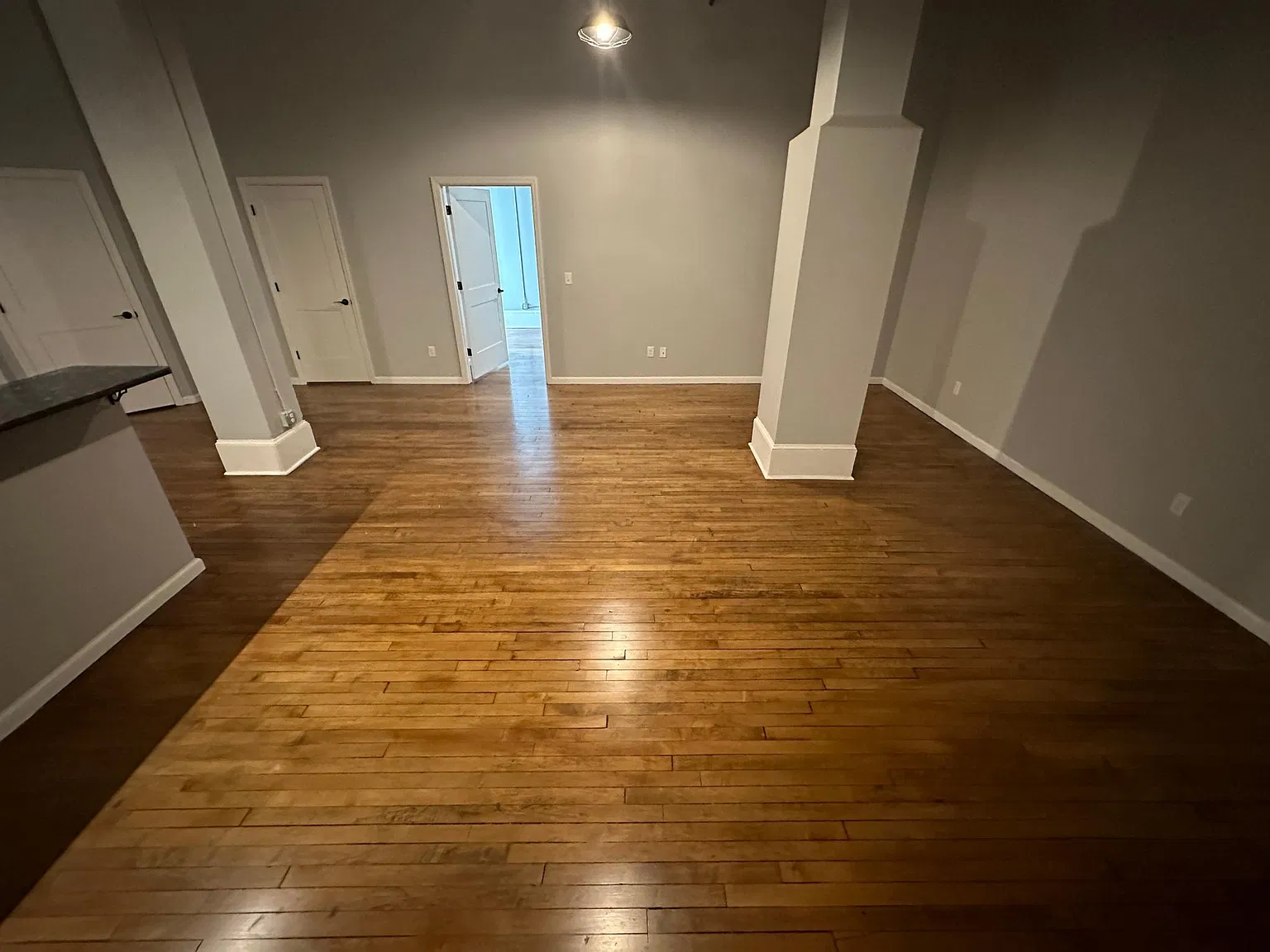 1 bed, 1.5 bath, 990 sqft, $1,095 — Photo 2