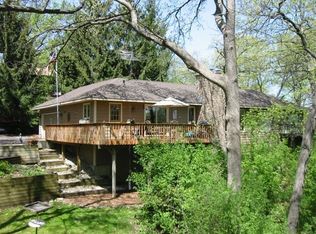 808 Ridgeland St, Fox River Grove, IL 60021