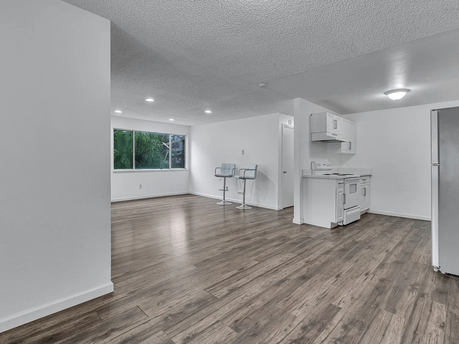 3 bed, 1200 sqft, $2,199 — Photo 2