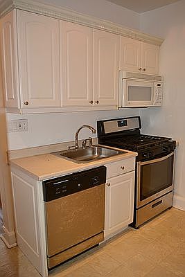 3rd image of 126 W 96th St APT 4D