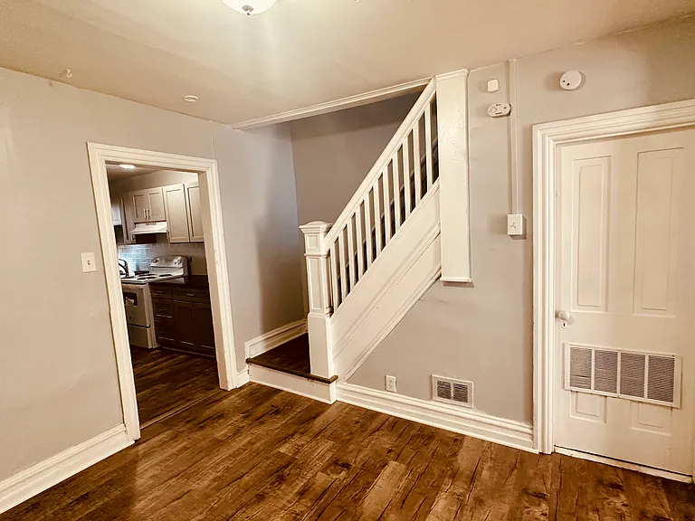 944 Oak St #1 — Photo 3