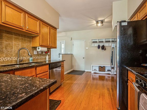 5th image of 2711 Odlum Dr