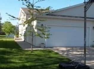 606 38th Ave S, Moorhead, MN 56560