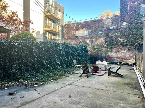 392 Lorimer St, Brooklyn, NY 11206