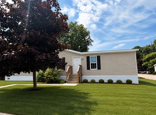 232 Parker Lake Blvd #232, Oxford, MI 48371