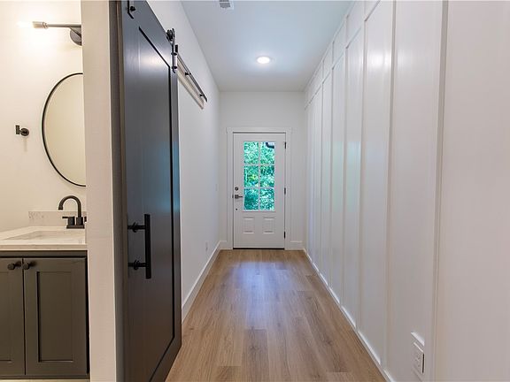 3rd image of 24 Orkney Dr