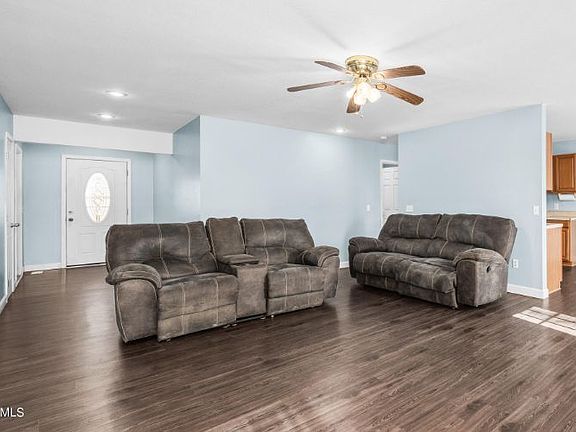 4th image of 548 Oak Hill Dr