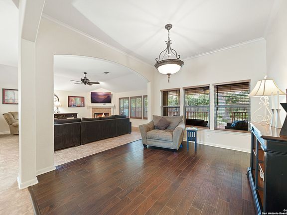 5th image of 9410 HOLLY PL