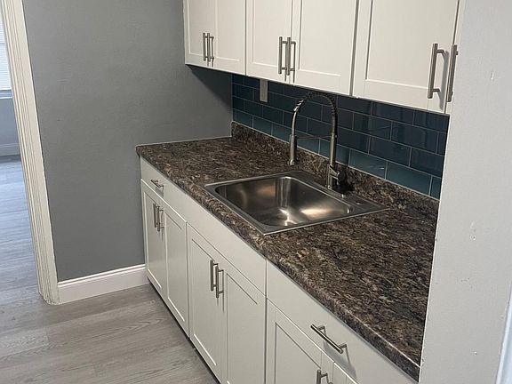 5th image of 1811 Rainbow Dr #1