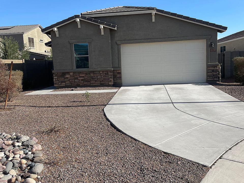 2018 new construction. Very well kept.