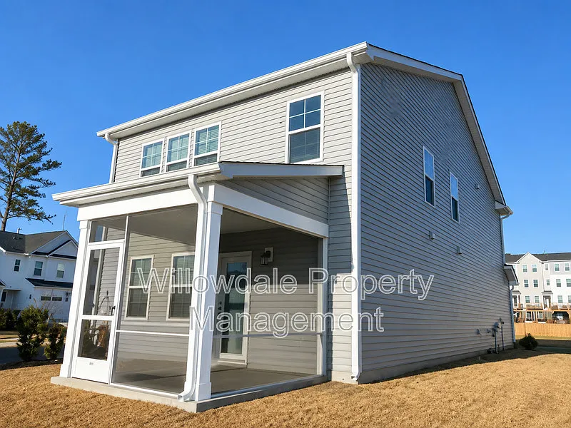 3 bed, 2.5 bath, 2040 sqft, $2,195 — Photo 2