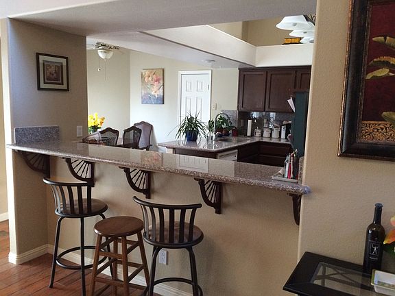 eat-at bar / pass through