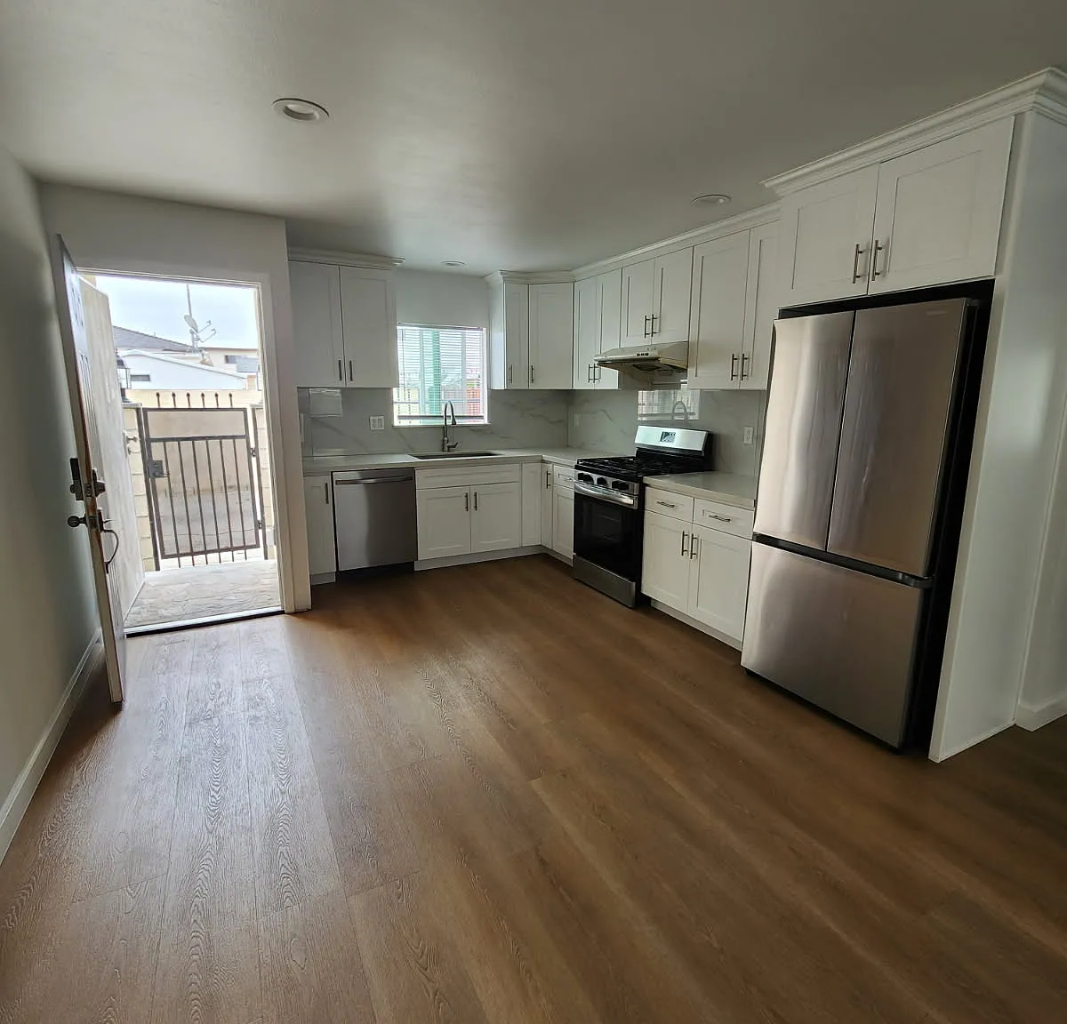 2 bed, 1050 sqft, $2,500 — Photo 1