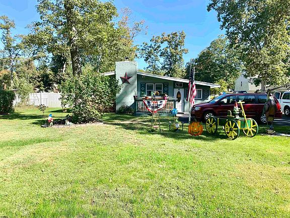 3rd image of 305 Oakbourne Ave