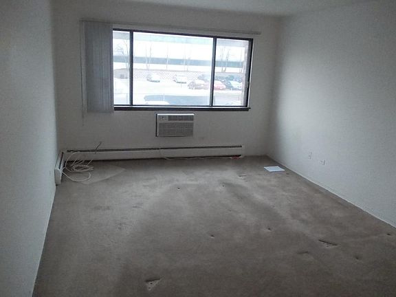 3rd image of 5358 N Cumberland Ave APT 504-2