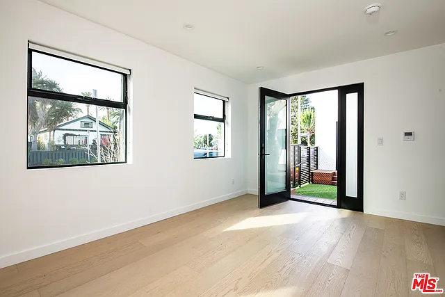 1325 Cabrillo Ave #12 — Photo 12
