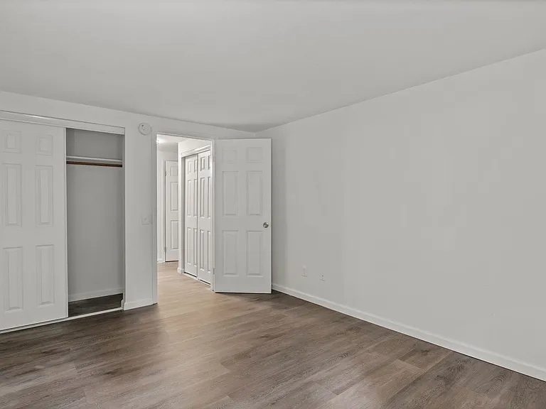Creekside Apartments — Photo 16