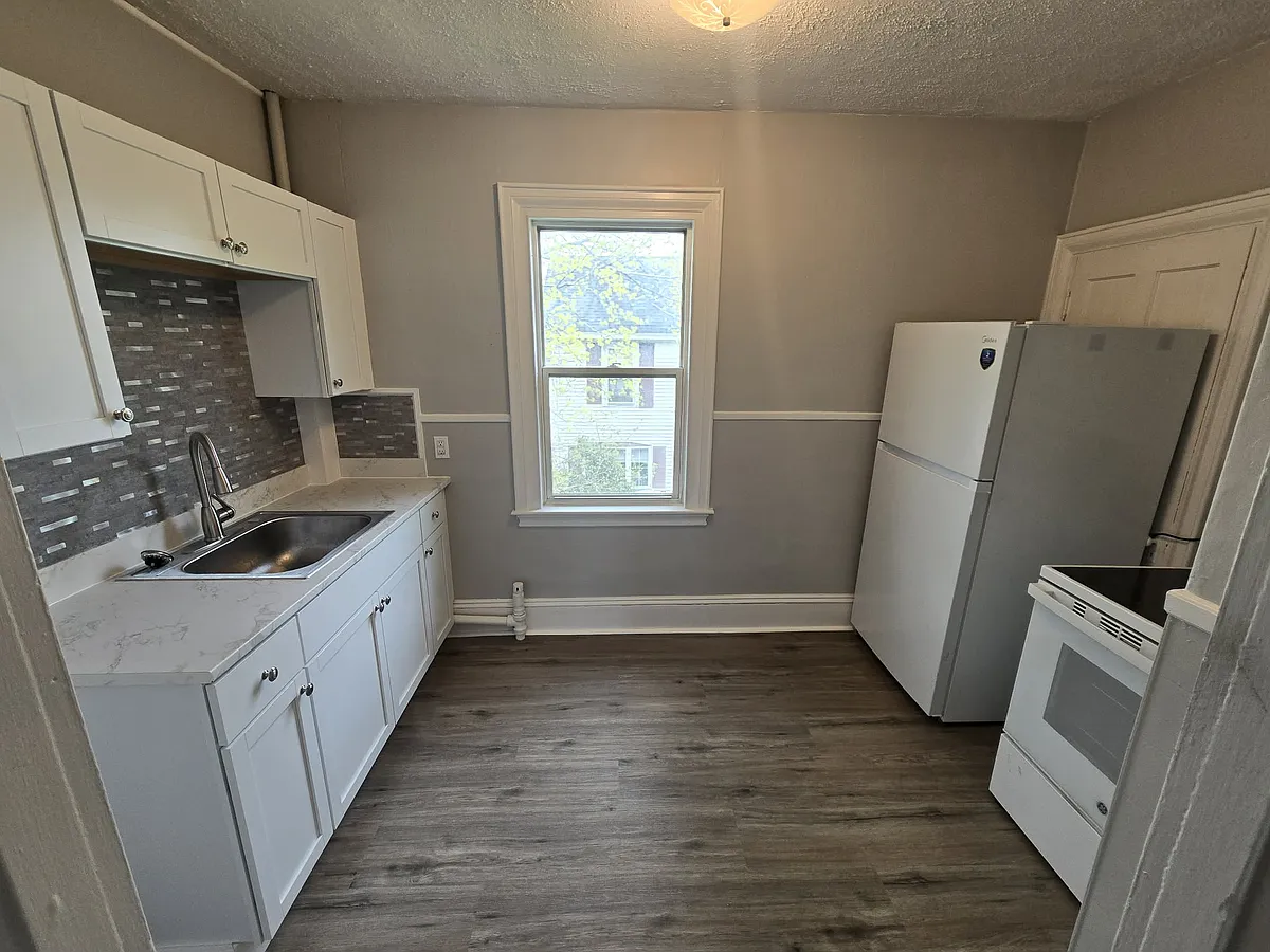 Building Photo - 330 Essex St #3