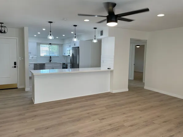 11227 N Coggins Dr, Sun City, AZ 85351