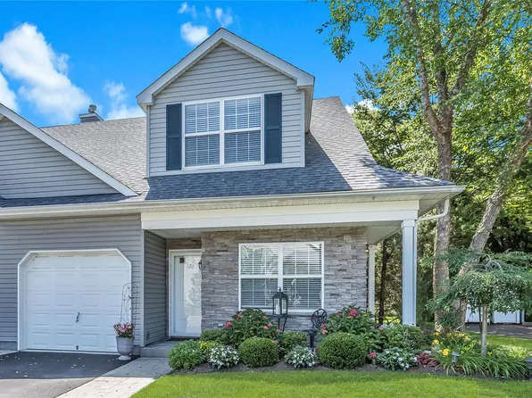 122 Maya Circle, Central Islip, NY 11722