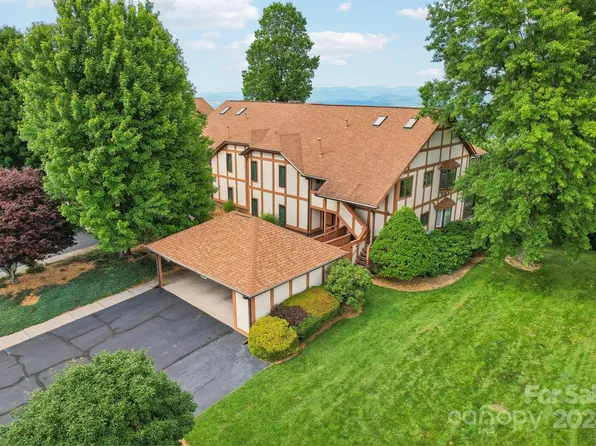 402 Fleetwood Plz, Hendersonville, NC 28739