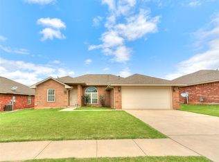 509 SW 41st St, Moore, OK 73160