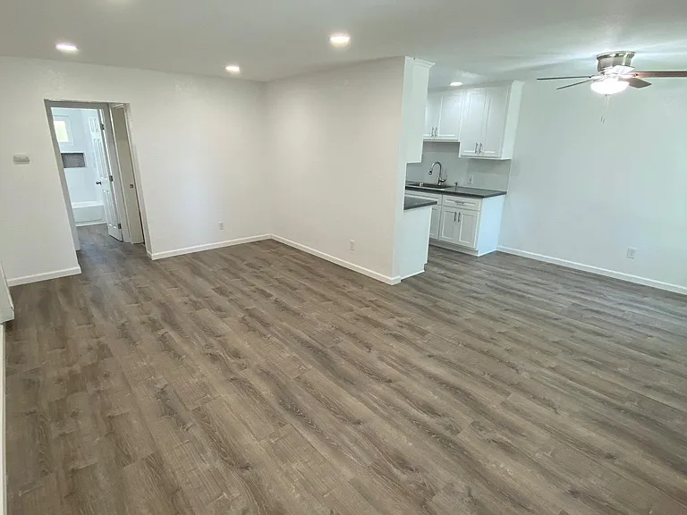 149 E Union Ave #C — Photo 2